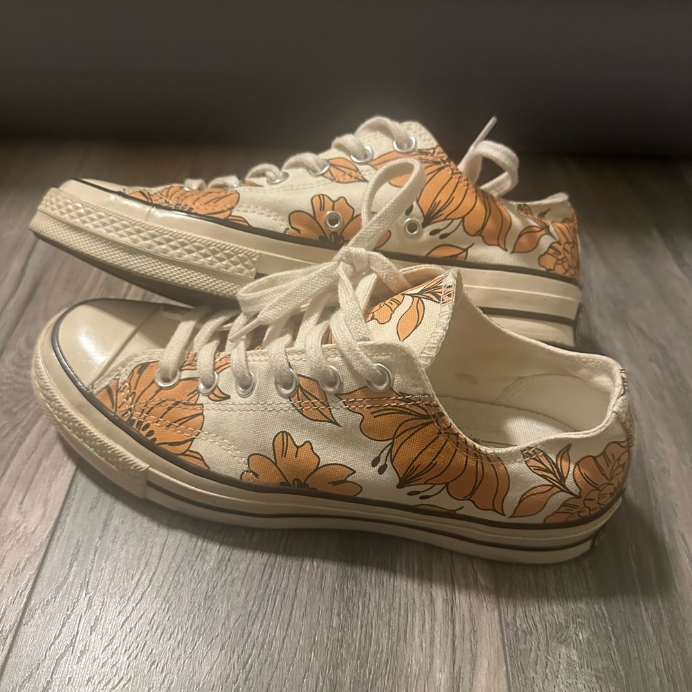 Converse chuck taylors